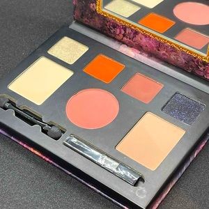 Okalan makeup set